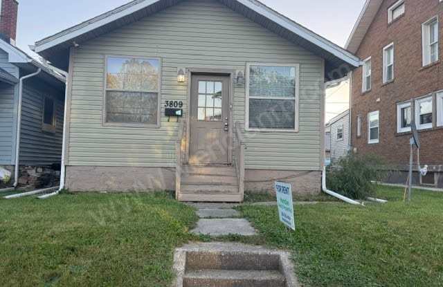 3809 Barr Street Gallery 1