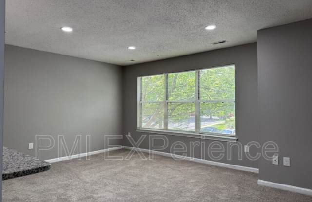 2607 Camelback Ln Gallery 4