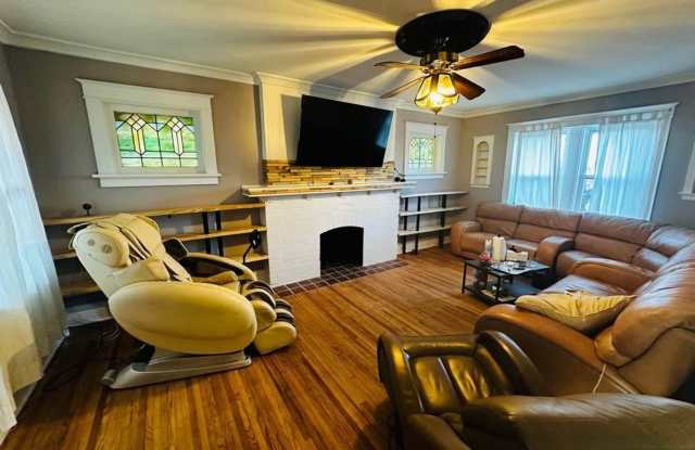 Charming 3 Bed R oom / 1.5 Bath House in Saint Louis Gallery 1