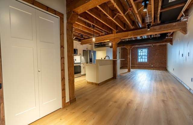 453-200 E Main Gallery 2