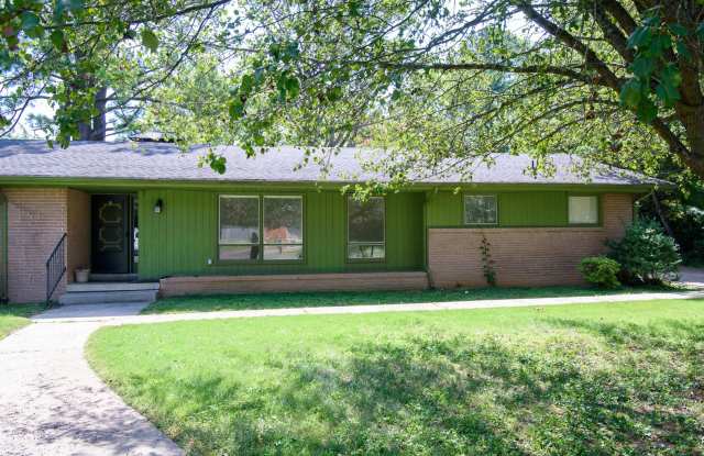 Gorgeous main level living 4 bedroom home, 1 minute from MTSU! - 1002 Whitehall Road, Murfreesboro, TN 37130