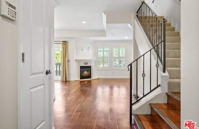 1050 N Edinburgh Ave photos photos