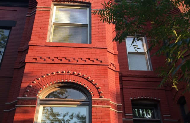 Capitol Hill / Lincoln Park 3 Full Level Rowhome w/ Private Outdoor Courtyard! Garage  Walk to Metro! photos photos