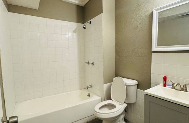 Benton Blvd 2-Bed Gallery 3