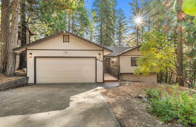 3-Bedroom Home with Forest Views in Pollock Pines Gallery 3