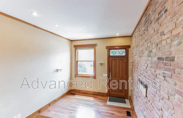 2802 E Fairmount Ave Gallery 3
