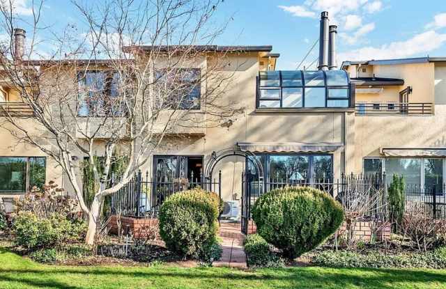 574 Wimbledon Ct. Gallery 1