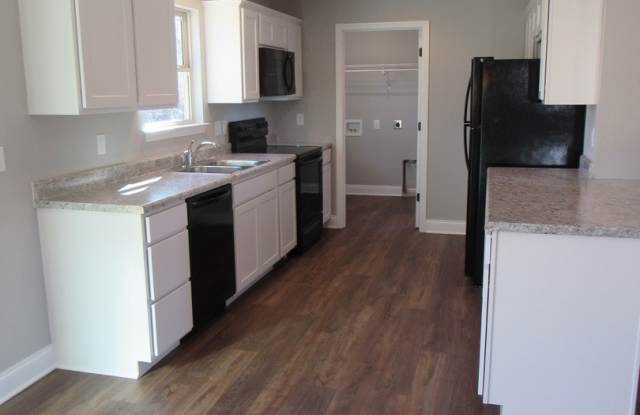 3 Bedroom & 2 Bath Single-Family Home Gallery 4