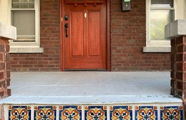 Charming, 3 Bed - 3 Bath Historic Home Close to Campus! Gallery 4
