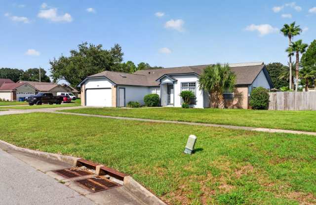 Large Home Has Fenced Backyard Gallery 4