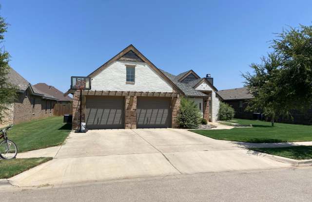 Gorgeous 4 bedroom 2 bathroom Available September! photos photos