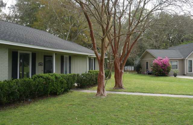 Beautiful ranch style home - 4014 Fritz Lane, Lowndes County, GA 31605