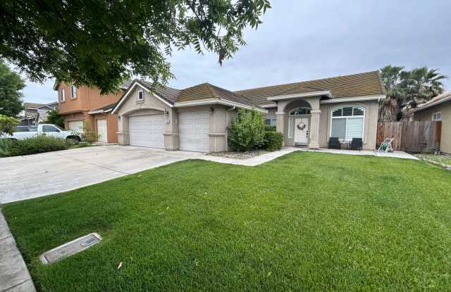 2464 Oak Crest Drive photos photos
