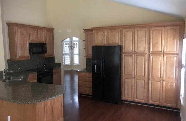600 W MOSS WOOD TRCE Gallery 3