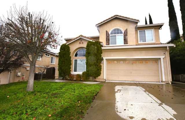 4 BR/ 2.5 Bath Spacious Open Floor Plan photos photos