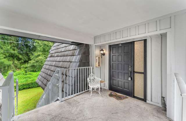 408 PINE TREE Court Gallery 3