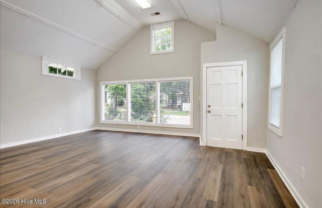 1736 Fenwick Street Gallery 4