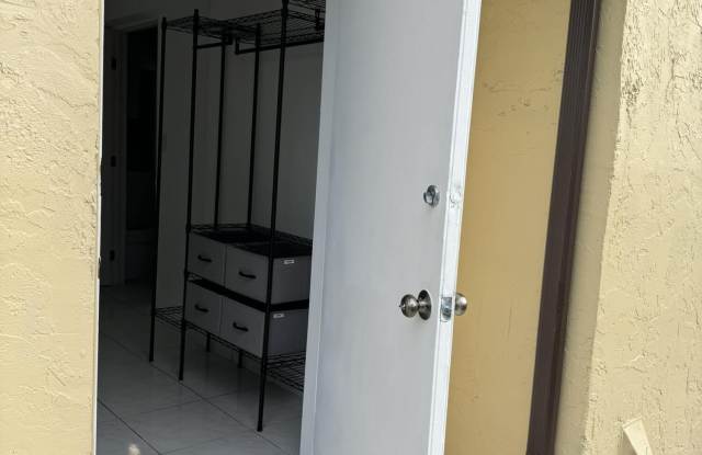 9409 NW 81st Manor photos photos