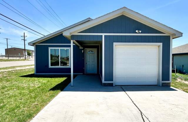 3 Bedroom Corner Lot Home With 1/2 Off First Full Month Move In Special! photos photos 3 Bedroom Corner Lot Home With 1/2 Off First Full Month Move In Special! photos photos