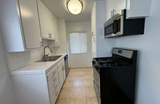 1825 Beloit Ave. photos photos