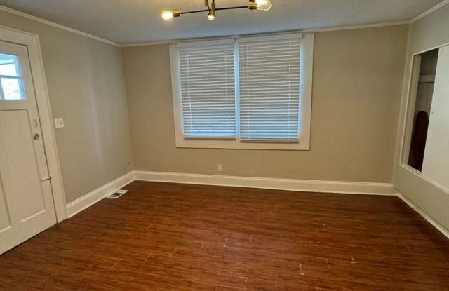 Brick 3/4 Bedroom 5 Minutes from Uptown! Gallery 4