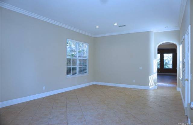 112 SPRING VALLEY Gallery 4