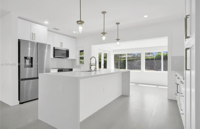 7030 SW 58th St photos photos