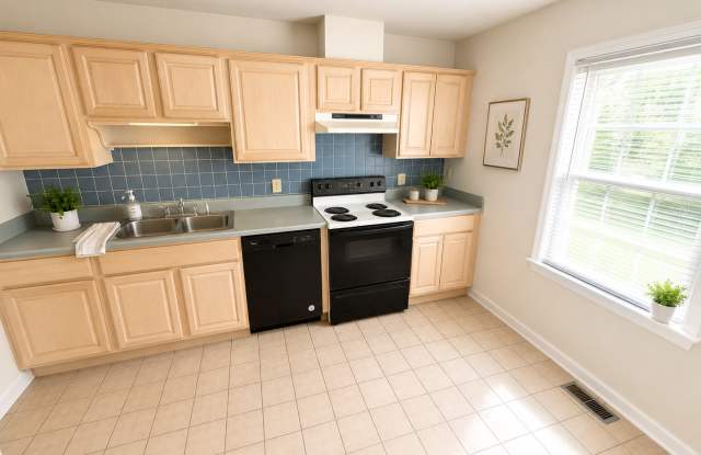 Blacksburg, 3 BR / 2.5 BA Available July 27 Gallery 3