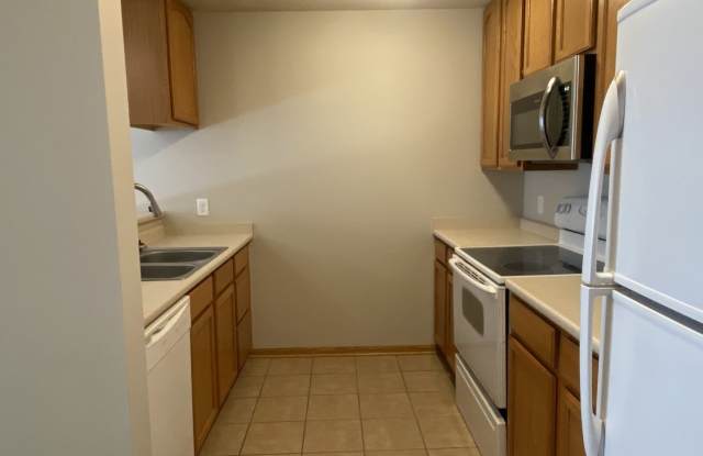 1147 NE 7th Ln - Townhome w/ Attached Garage For Rent Gallery 4