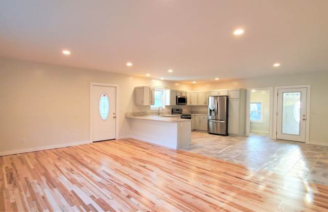 Renovated Farmhouse, 30+ Acres with Pole Barn! photos photos