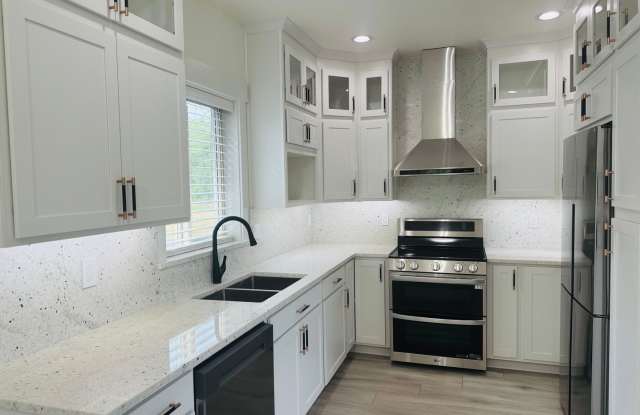 1-Bed/1-Bath House INCLUDES ALL UTILITIES - 1630 Unison Place, Mount Vernon, WA 98274