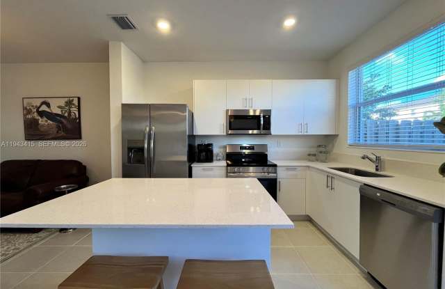 2627 SE 28th Dr photos photos