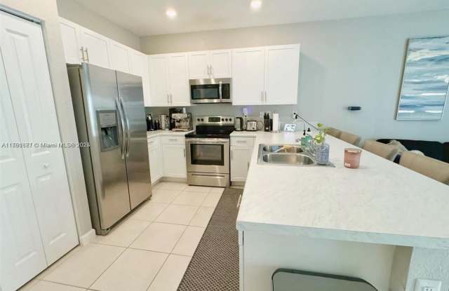 1452 SE 26th Ter photos photos