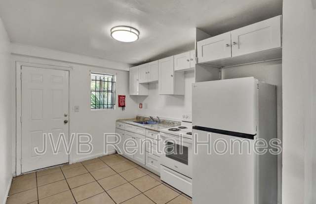 1823 Francis St  Unit 1 Gallery 3