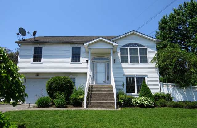 Super-Star Hi Ranch For Rent - 25 Dickens Avenue, Dix Hills, NY 11746