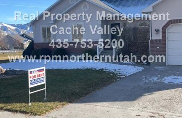 Beautiful 6 bedroom home available for immediate move in! photos photos