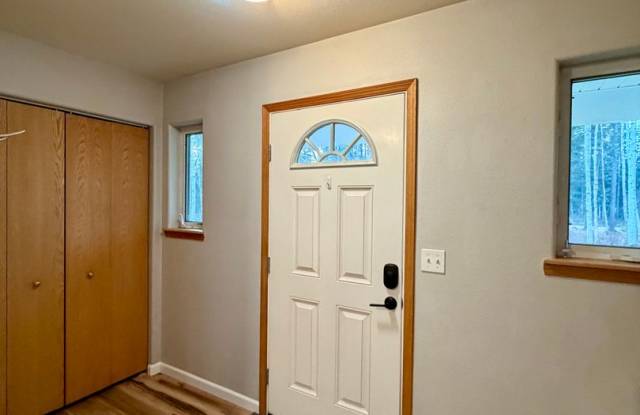 3 Bedroom 2.5 Bathroom Single Family Home in North Pole AK Gallery 4