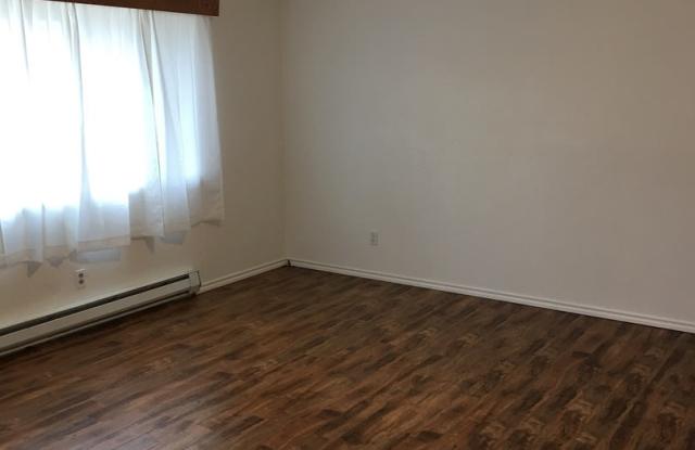 2 Bedroom, 1 Bathroom Duplex - Located near Sky Lakes and Oregon Tech! Gallery 3