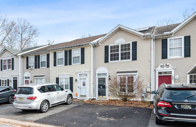 Welcome to 133 Creekside Ct! Gallery 3