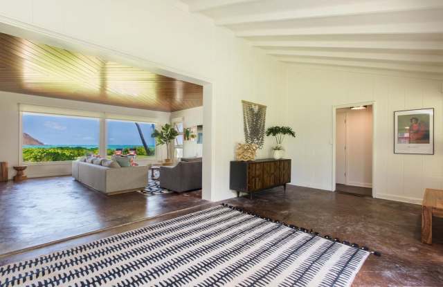 Gorgeous Oceanfront Home w/Mokulua Isle Views, Yard & AC: Lanikai Oceanside photos photos