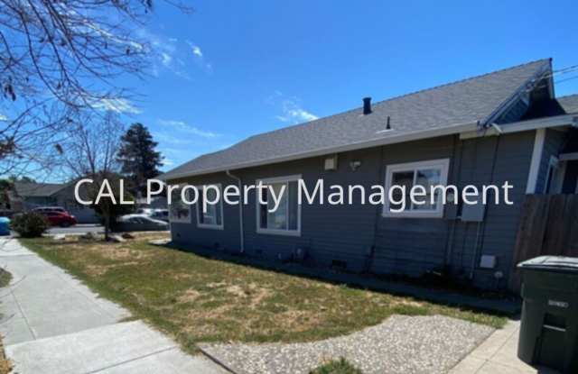 3 bedroom in Hollister, CA! - 304 College Street, Hollister, CA 95023