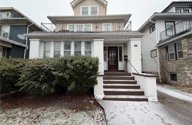 41 Crestwood Avenue unit: Lower photos photos