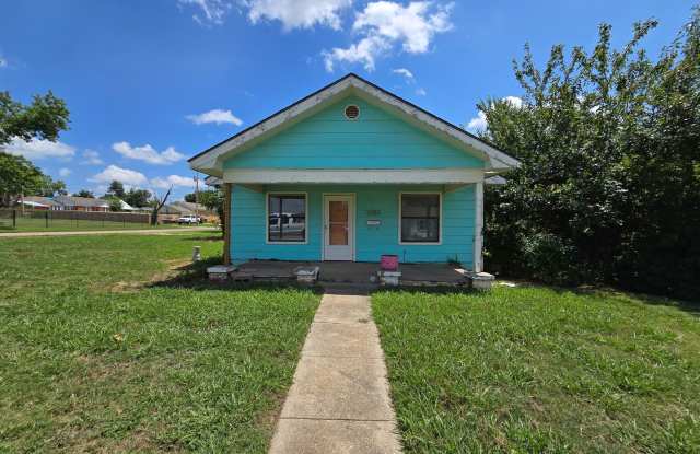Charming 2 bedroom, 1 bathroom home photos photos