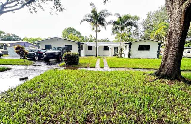 4661 NW 4th St photos photos