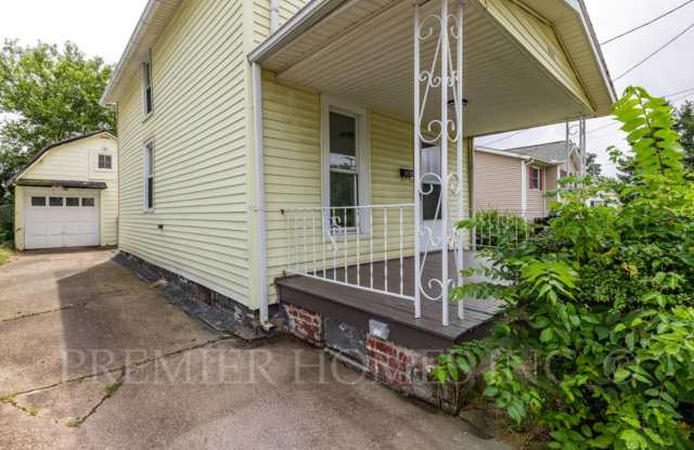 Single-Family Home 2BR/1BA with Garage & Fenced Yard! -908 7th St NE Gallery 3