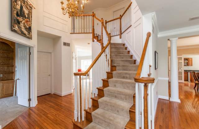 696 MILITIA HILL DRIVE Gallery 2