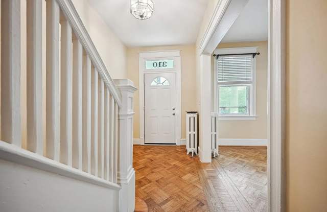 310 Taylor St NW Gallery 4