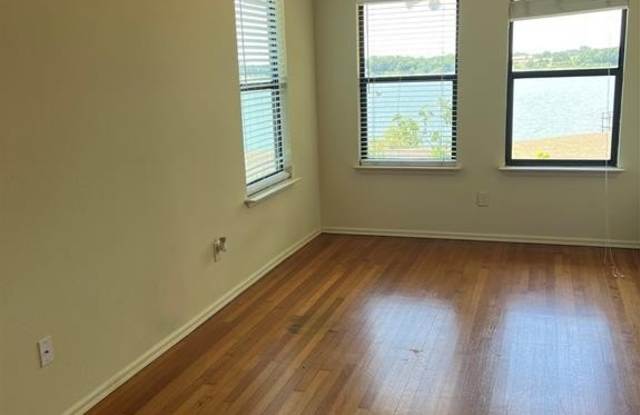 149 Lakeshore Drive Gallery 4