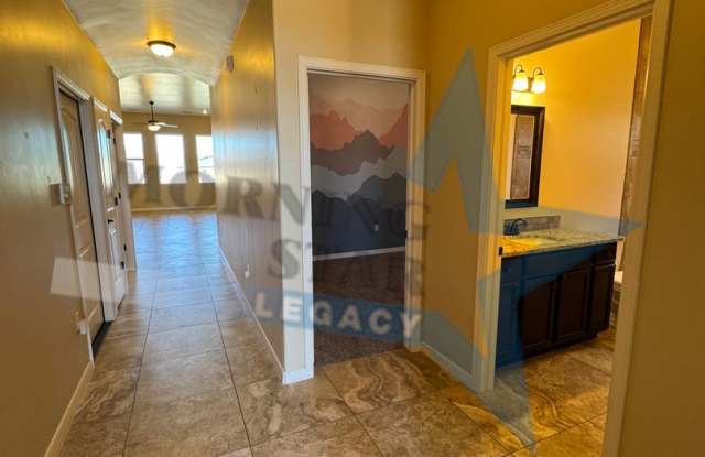 Beautifully maintained 3 bedroom with SOLAR! Gallery 3