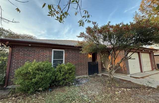 607 Sherman Drive - 607 Sherman Drive, Mansfield, TX 76063